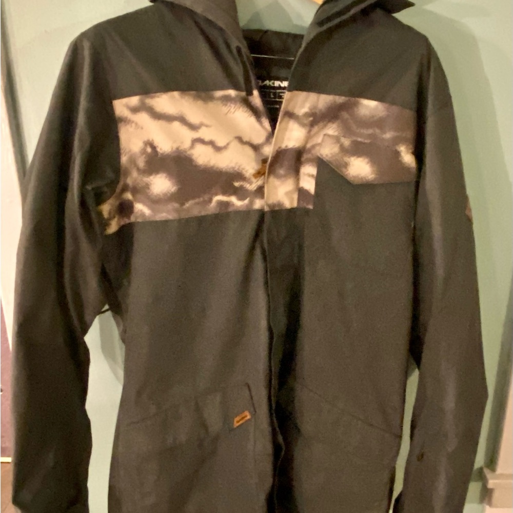 DAKINE Men's ELSMAN Snow Jacket - Black / Ashcroft Cam 
Size L
